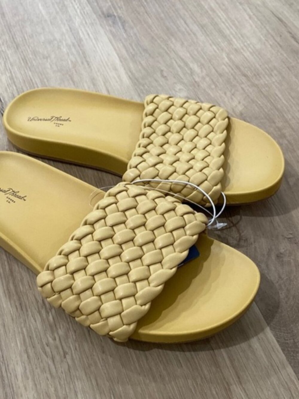 NEW Women’s Universal Thread Polly Sandals